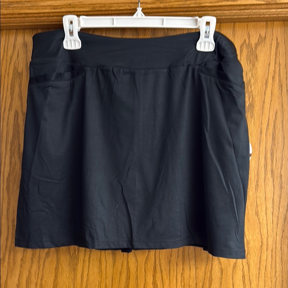 NWT Tail Skort. Size Large